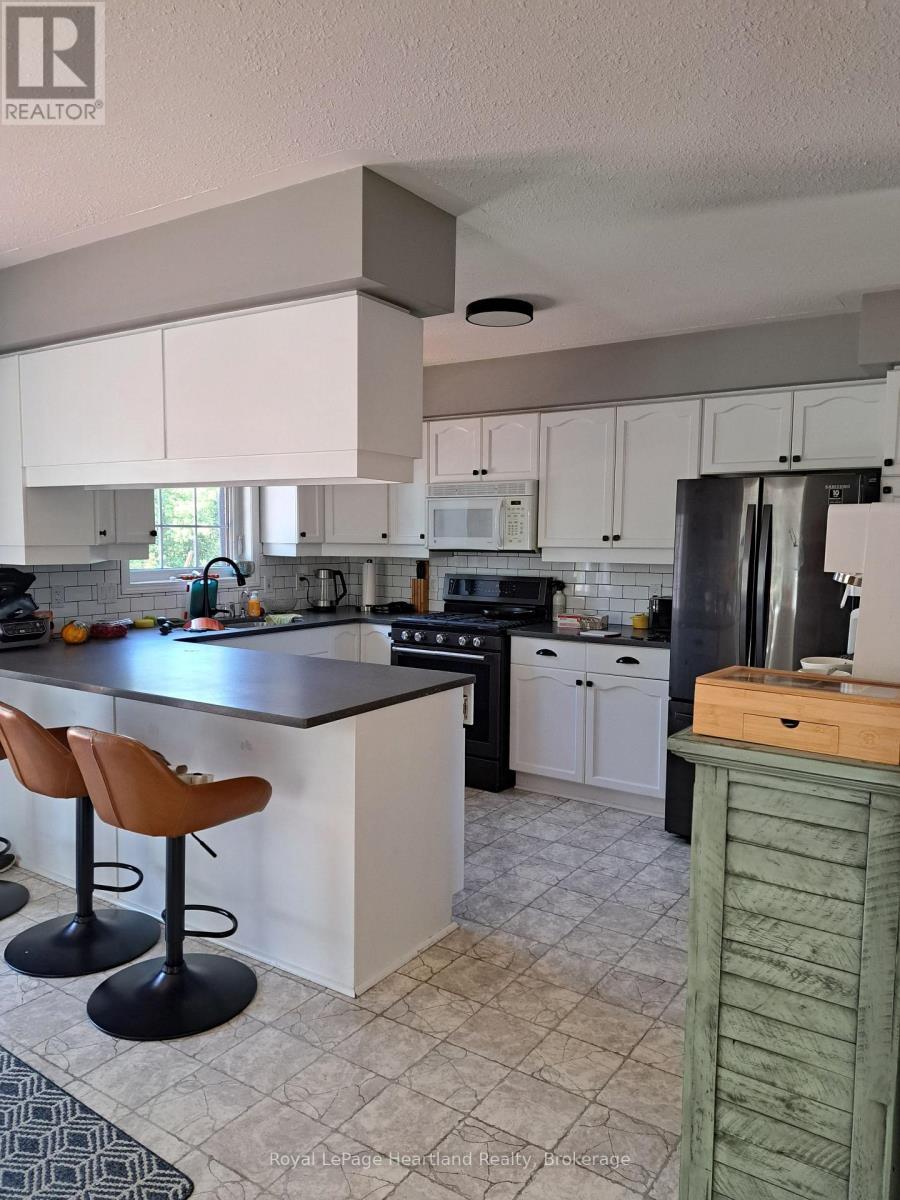 29 - 30 Ann Street, St. Marys, ON - Indoor Photo Showing Kitchen With Double Sink