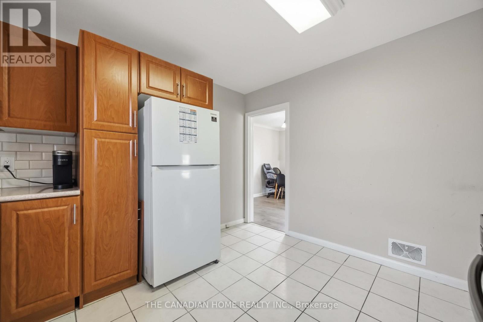 1373 Pharmacy Avenue, Toronto, ON - Indoor Photo Showing Kitchen