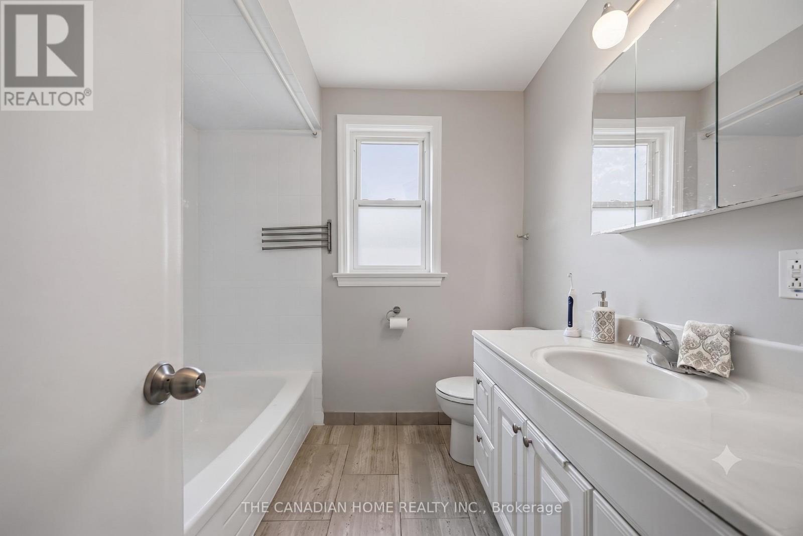 1373 Pharmacy Avenue, Toronto, ON - Indoor Photo Showing Bathroom