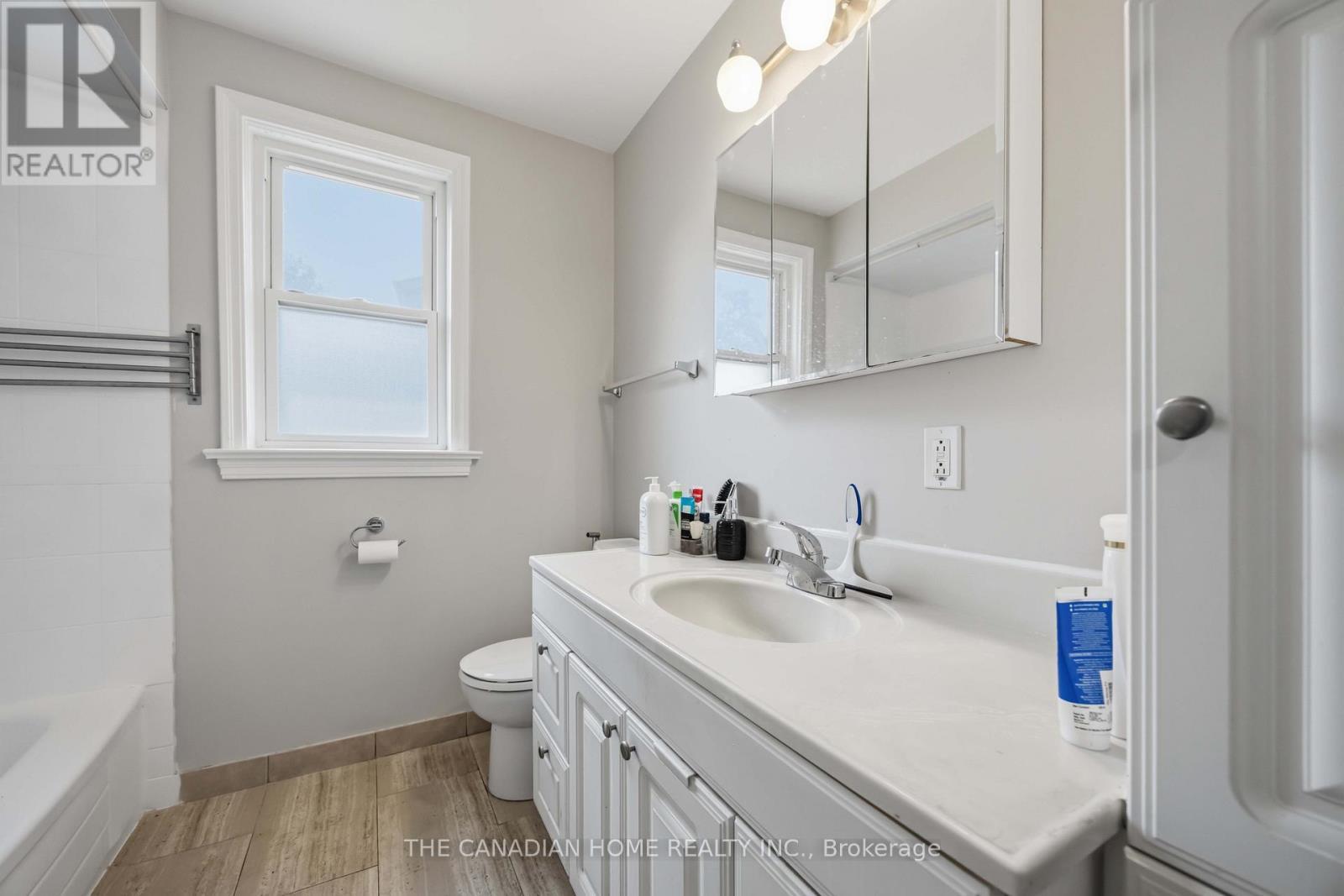 1373 Pharmacy Avenue, Toronto, ON - Indoor Photo Showing Bathroom