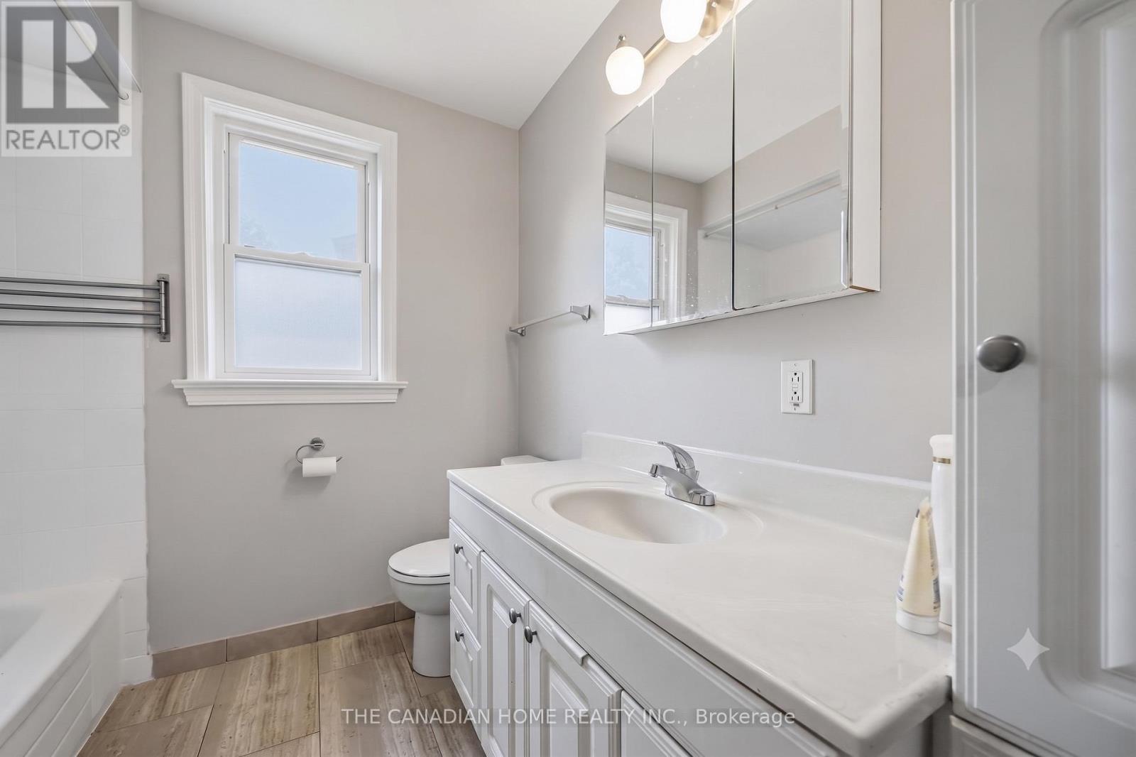 1373 Pharmacy Avenue, Toronto, ON - Indoor Photo Showing Bathroom