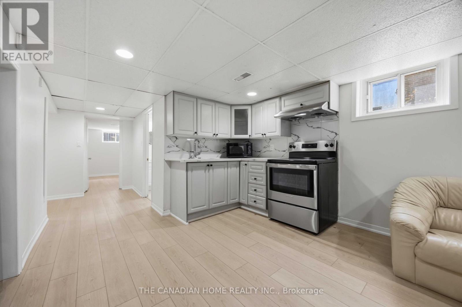 1373 Pharmacy Avenue, Toronto, ON - Indoor Photo Showing Kitchen