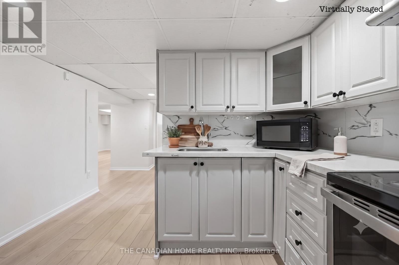 1373 Pharmacy Avenue, Toronto, ON - Indoor Photo Showing Kitchen