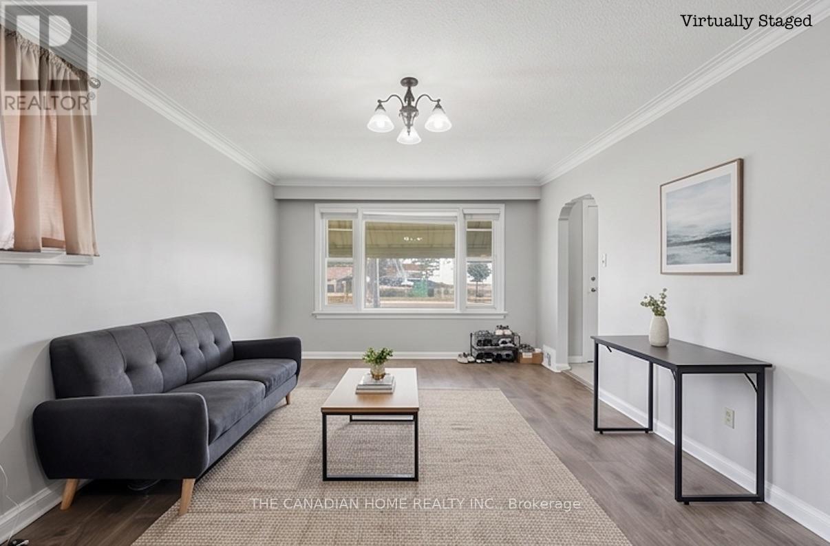 1373 Pharmacy Avenue, Toronto, ON - Indoor Photo Showing Living Room