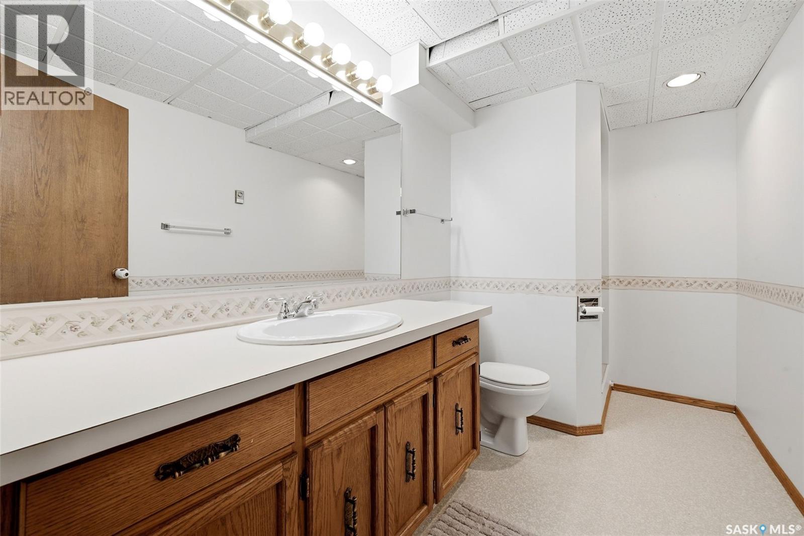3634 Berthiaume Bay E, Regina, SK - Indoor Photo Showing Bathroom
