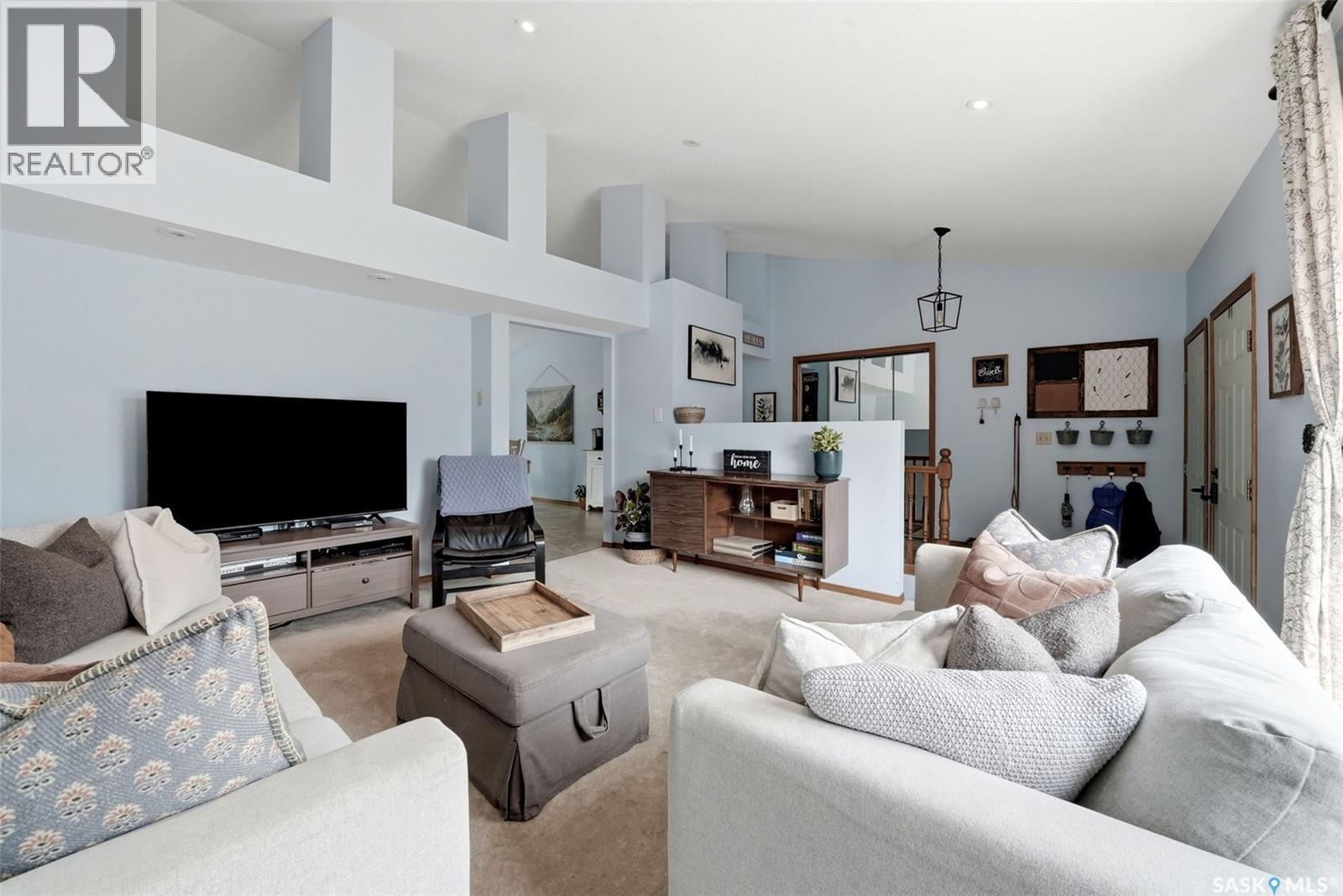 3634 Berthiaume Bay E, Regina, SK - Indoor Photo Showing Living Room
