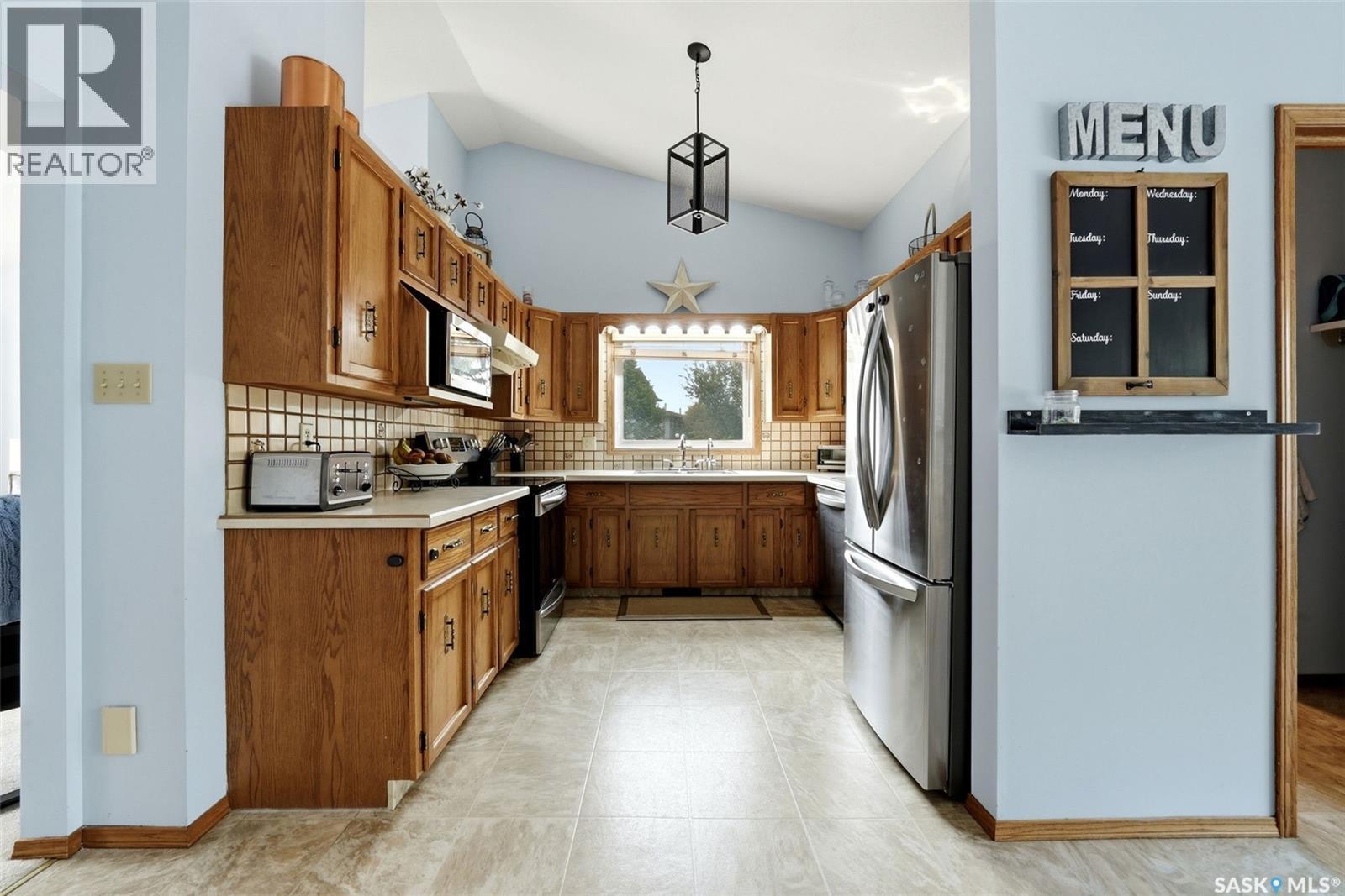 3634 Berthiaume Bay E, Regina, SK - Indoor Photo Showing Kitchen
