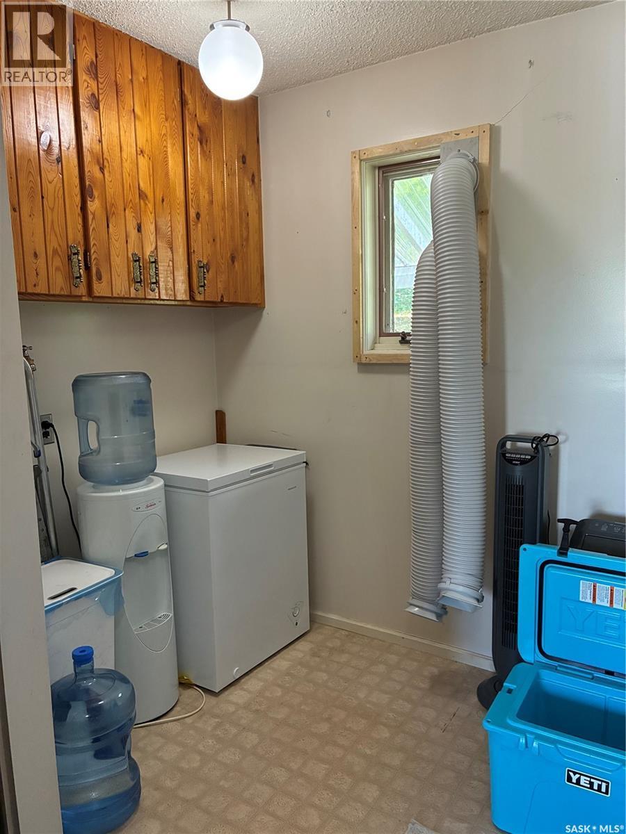 302 Barrier Bay, Barrier Lake, SK - Indoor Photo Showing Laundry Room