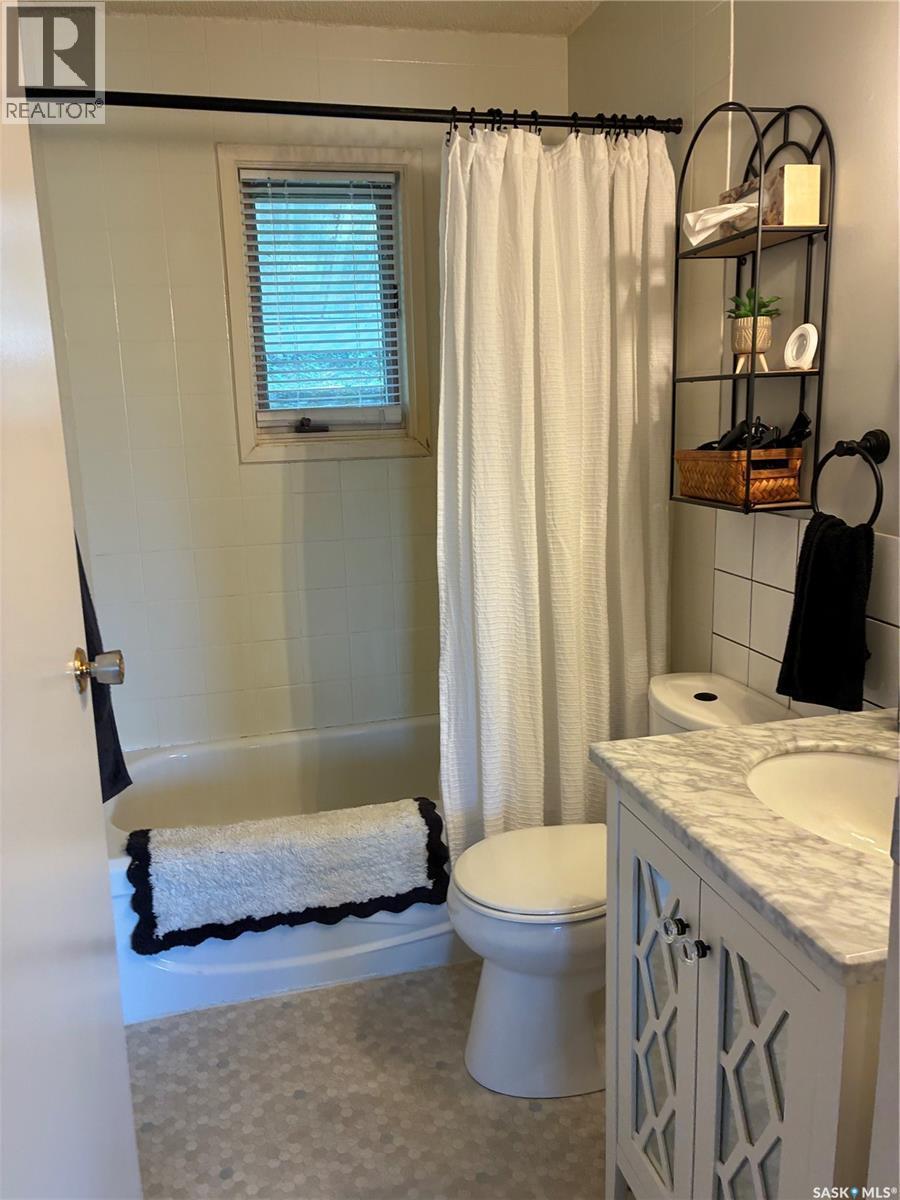 302 Barrier Bay, Barrier Lake, SK - Indoor Photo Showing Bathroom