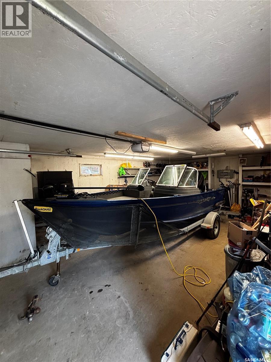 302 Barrier Bay, Barrier Lake, SK - Indoor Photo Showing Garage