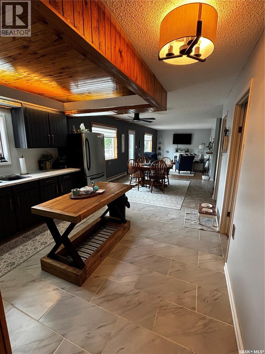 302 Barrier Bay, Barrier Lake, SK - Indoor Photo Showing Other Room