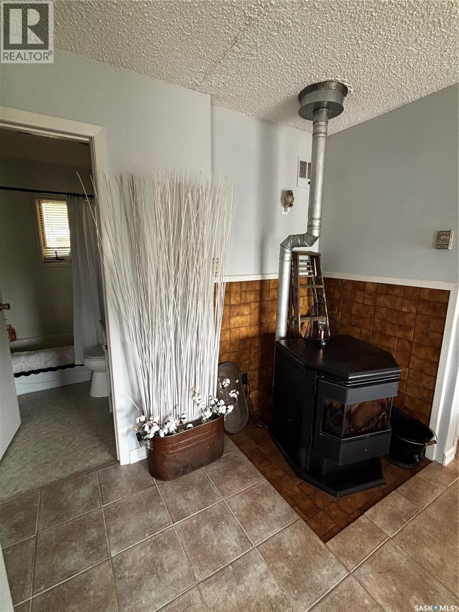 302 Barrier Bay, Barrier Lake, SK - Indoor Photo Showing Other Room