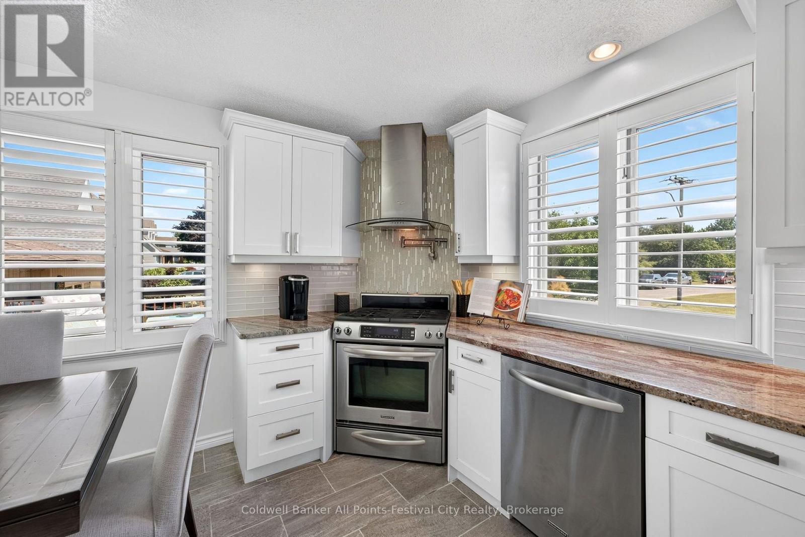 323 Warren Street, Goderich (Goderich (Town)), ON - Indoor Photo Showing Kitchen