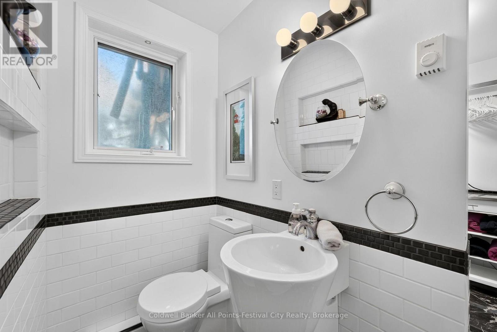 323 Warren Street, Goderich (Goderich (Town)), ON - Indoor Photo Showing Bathroom