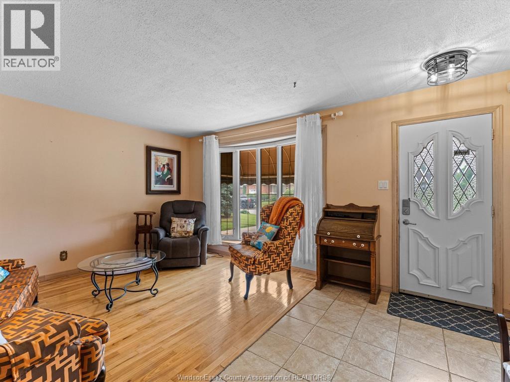 5564 Baldwin Avenue, Windsor, ON - Indoor