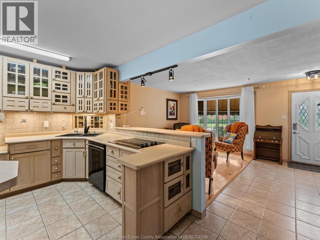 5564 Baldwin Avenue, Windsor, ON - Indoor Photo Showing Kitchen