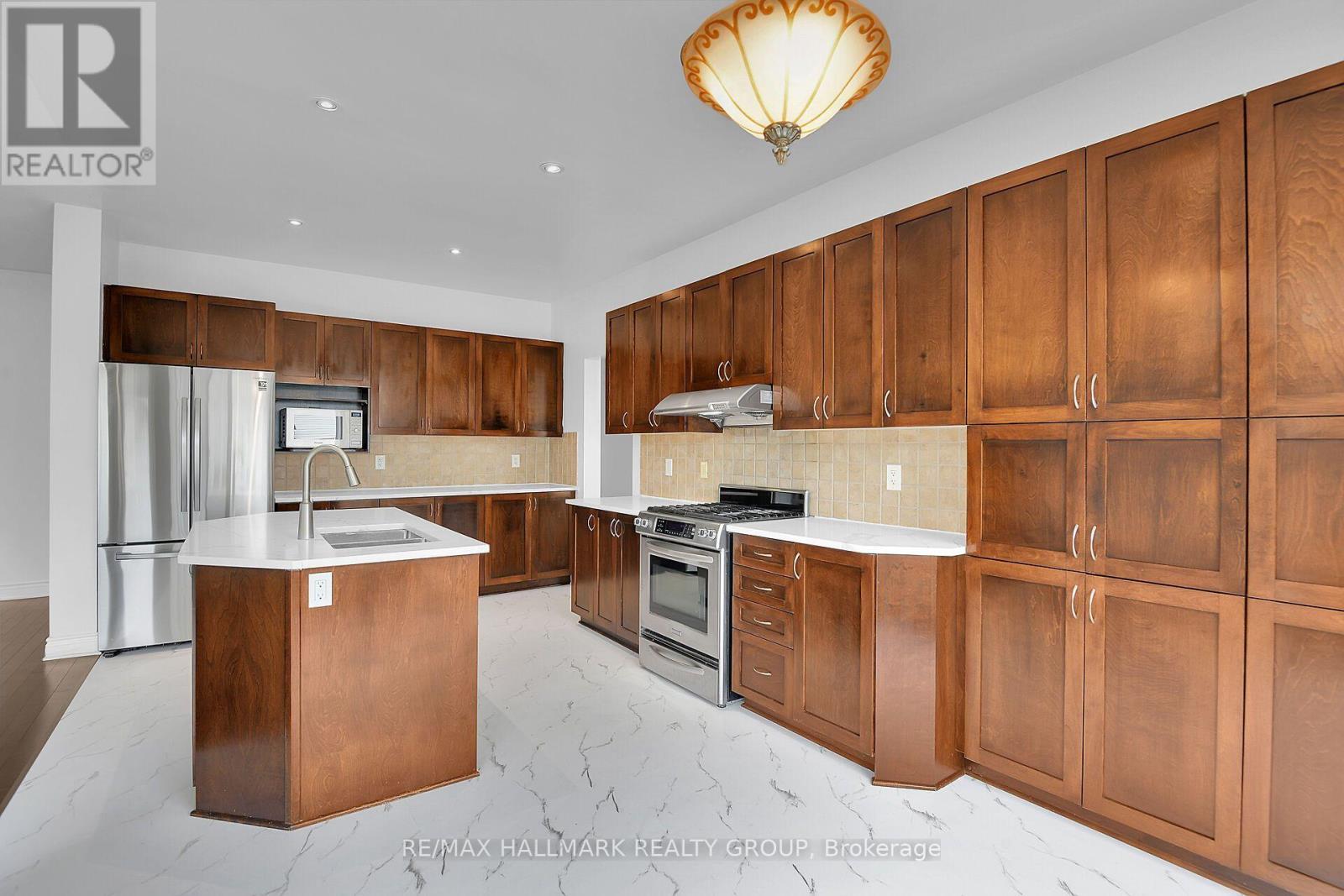 155 Whernside Terrace, Ottawa, ON - Indoor Photo Showing Kitchen