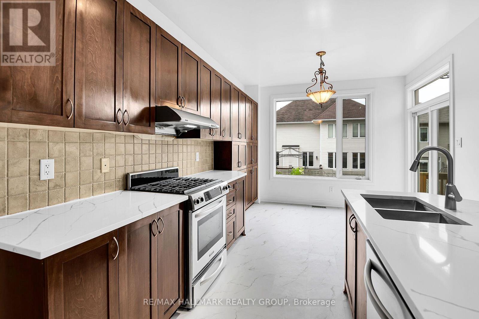 155 Whernside Terrace, Ottawa, ON - Indoor Photo Showing Kitchen With Double Sink