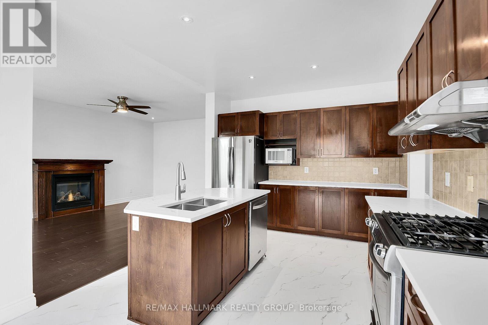 155 Whernside Terrace, Ottawa, ON - Indoor Photo Showing Kitchen With Double Sink