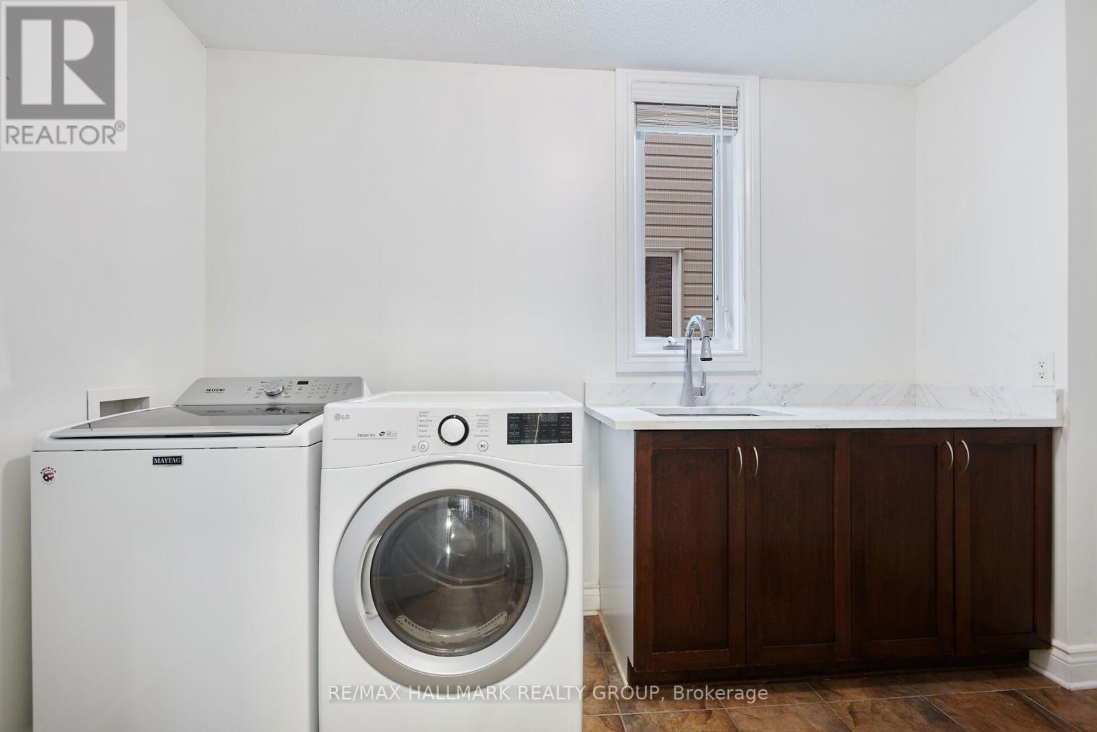 155 Whernside Terrace, Ottawa, ON - Indoor Photo Showing Laundry Room