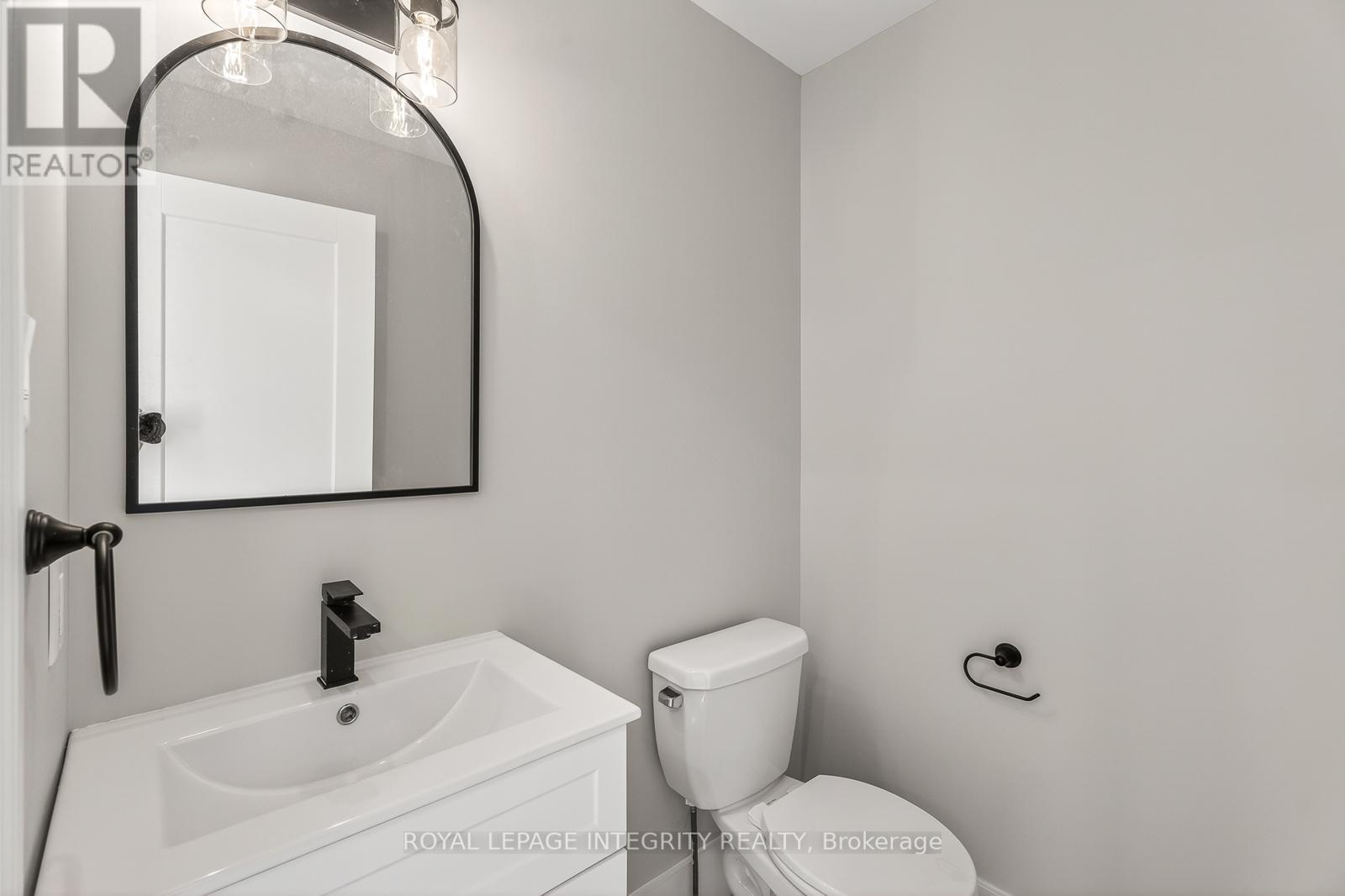 169 Desmond Trudeau Drive, Mcnab/Braeside, ON - Indoor Photo Showing Bathroom