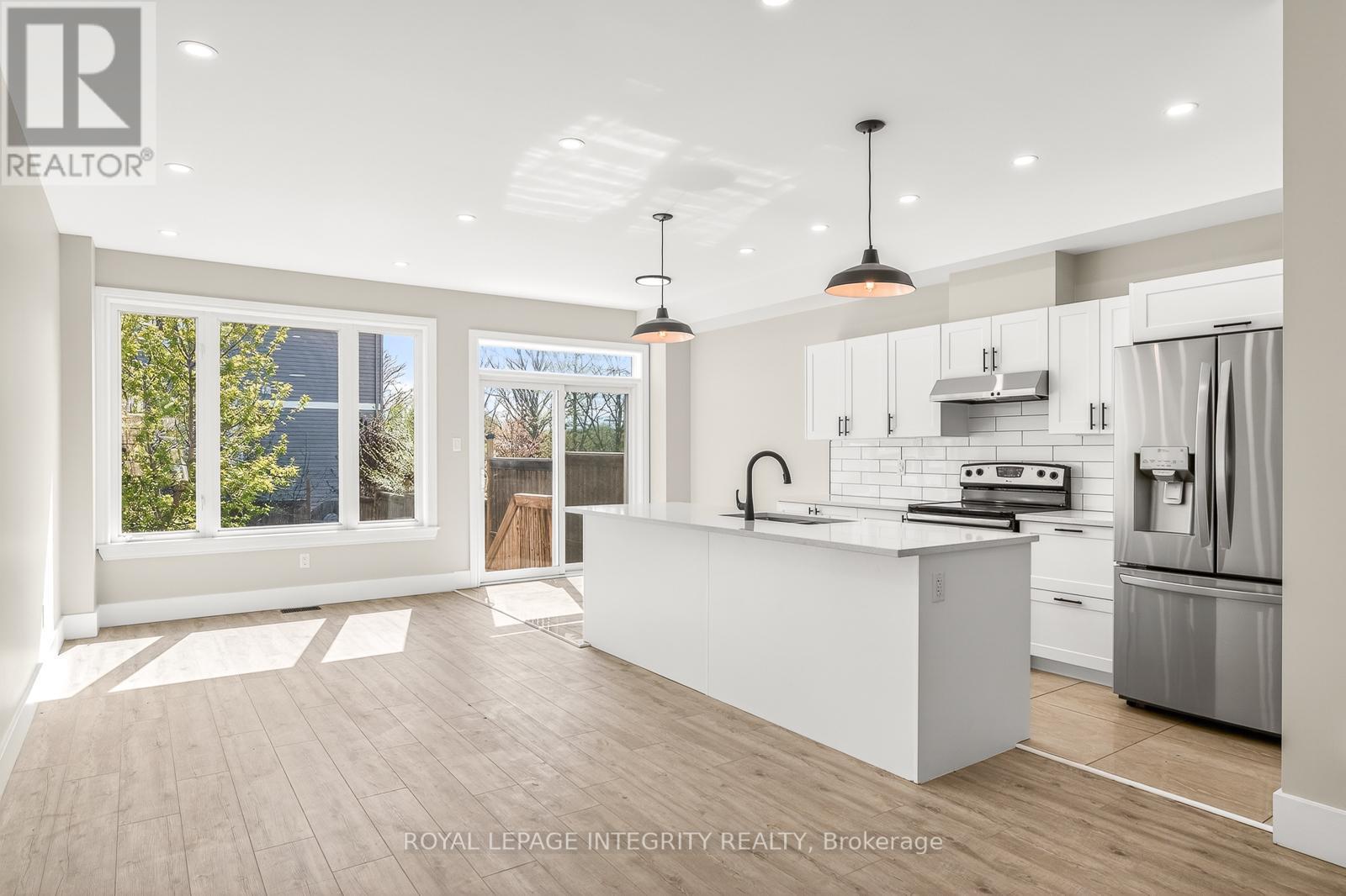 169 Desmond Trudeau Drive, Mcnab/Braeside, ON - Indoor Photo Showing Kitchen With Stainless Steel Kitchen With Upgraded Kitchen