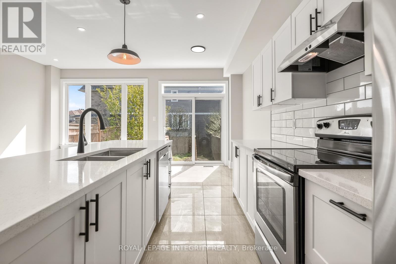 169 Desmond Trudeau Drive, Mcnab/Braeside, ON - Indoor Photo Showing Kitchen With Double Sink With Upgraded Kitchen