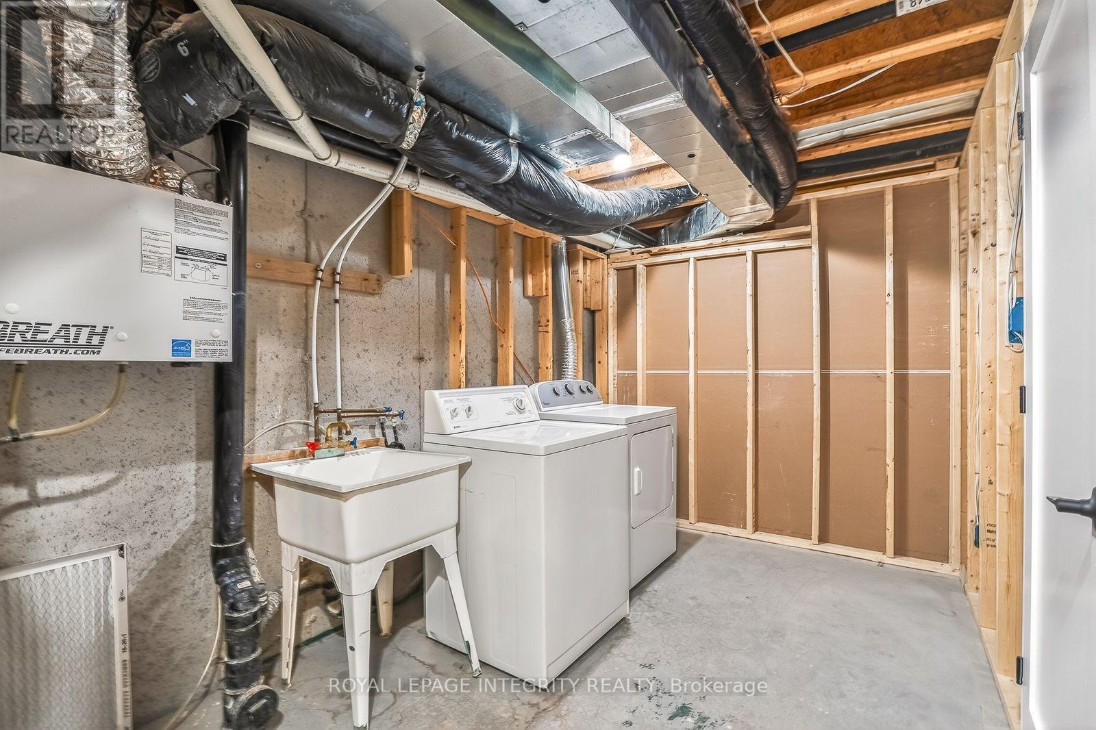 169 Desmond Trudeau Drive, Mcnab/Braeside, ON - Indoor Photo Showing Laundry Room