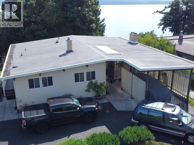 7170 Westminster Street, Powell River, BC - Outdoor With Deck Patio Veranda
