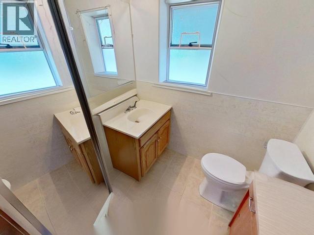 7170 Westminster Street, Powell River, BC - Indoor Photo Showing Bathroom