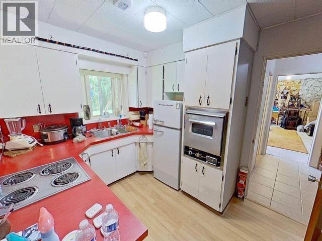 7170 Westminster Street, Powell River, BC - Indoor Photo Showing Kitchen