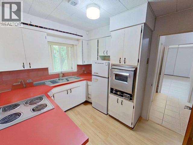 7170 Westminster Street, Powell River, BC - Indoor Photo Showing Kitchen