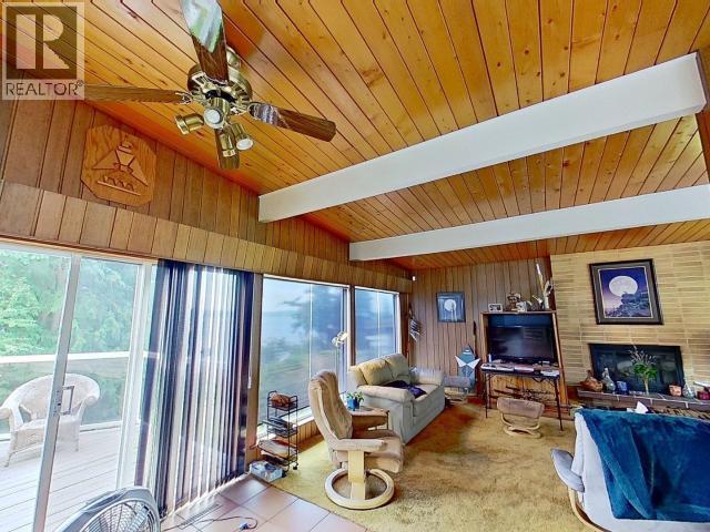 7170 Westminster Street, Powell River, BC - Indoor Photo Showing Living Room With Fireplace