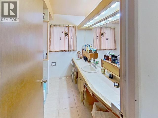 7170 Westminster Street, Powell River, BC - Indoor Photo Showing Bathroom