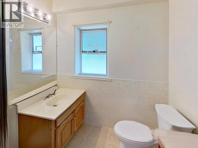 7170 Westminster Street, Powell River, BC - Indoor Photo Showing Bathroom