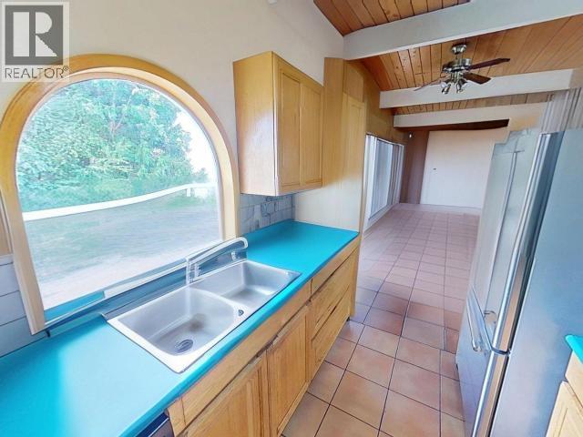 7170 Westminster Street, Powell River, BC - Indoor Photo Showing Kitchen