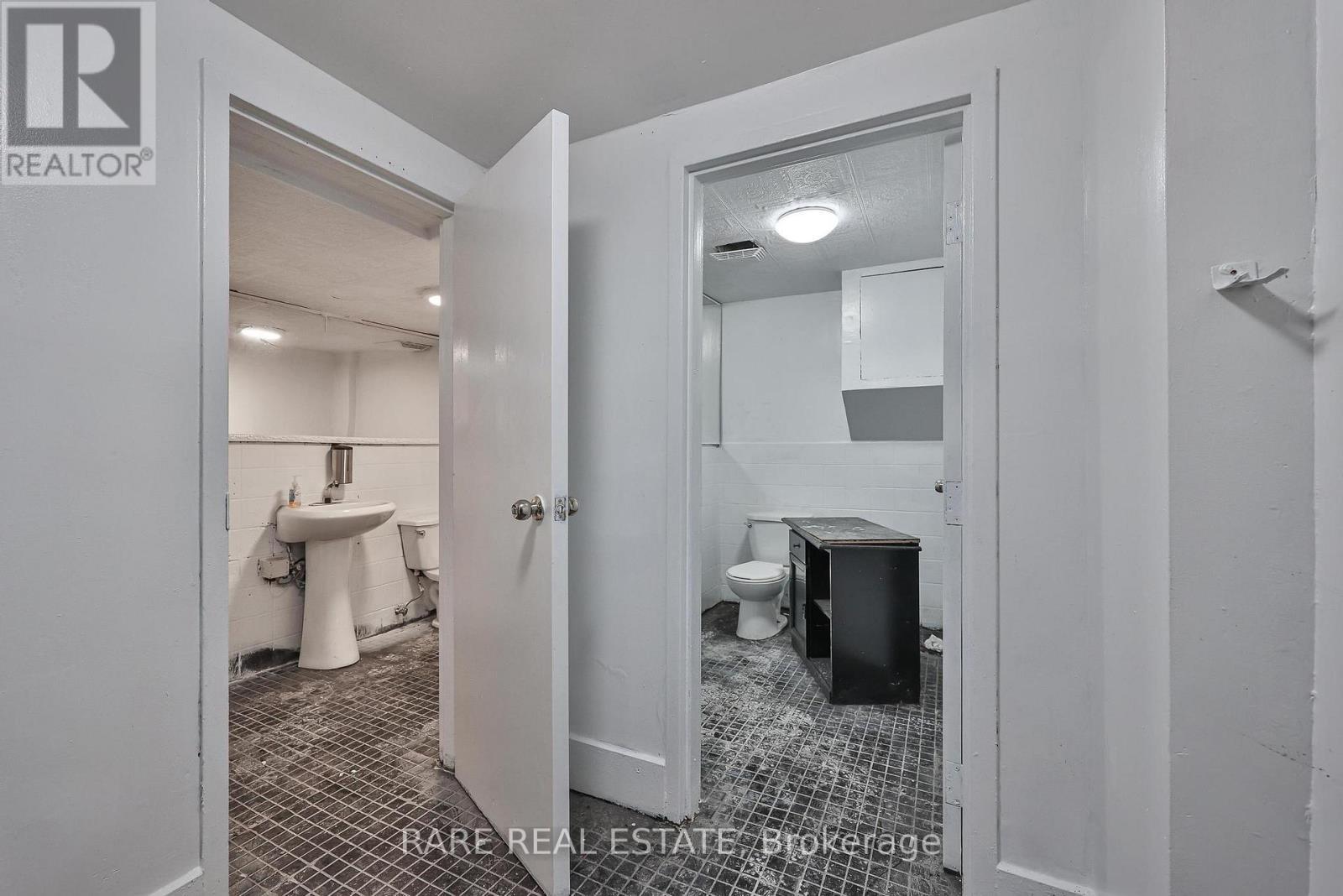 200 Bathurst Street, Toronto, ON