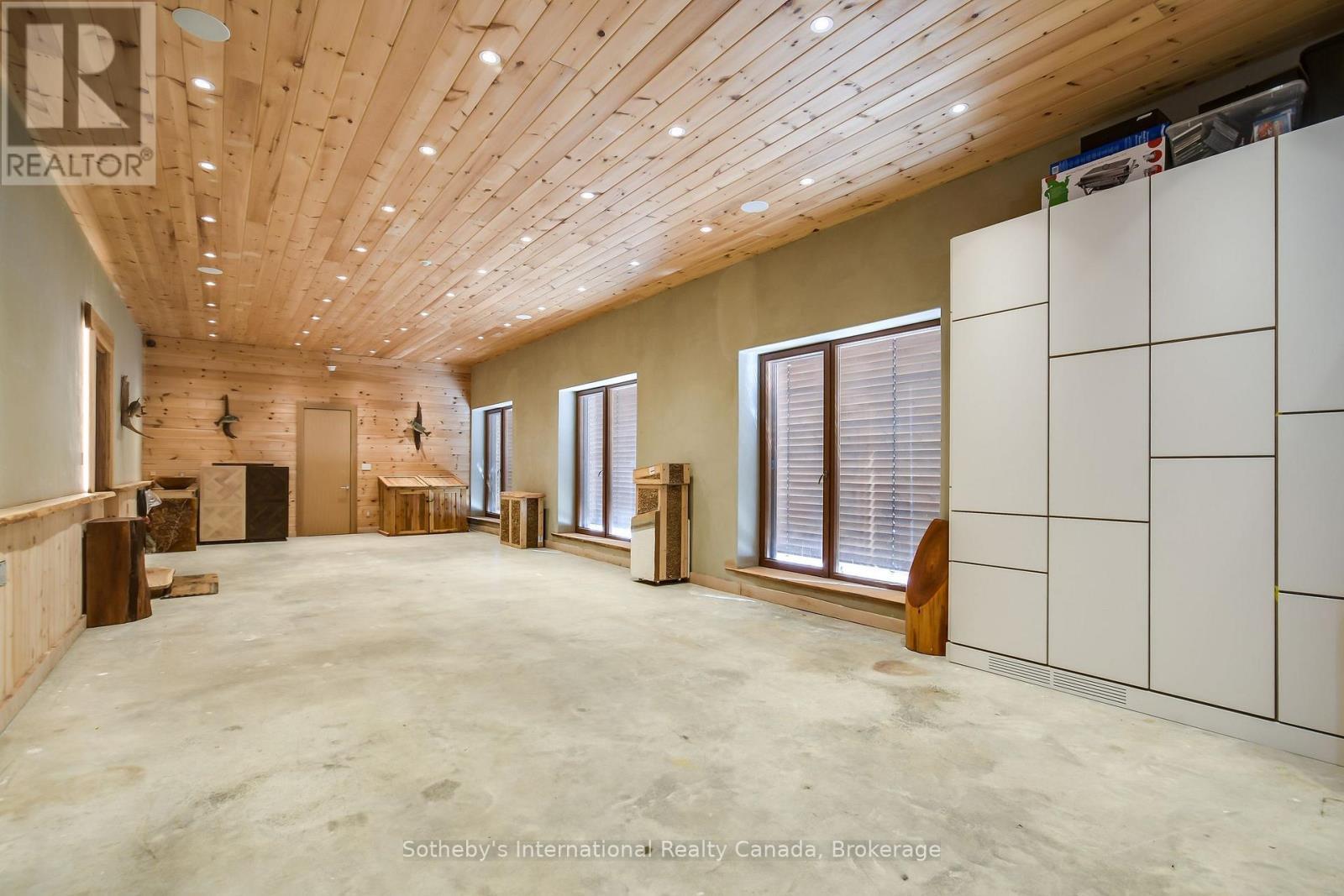 1739 Trapper'S Trail Road, Dysart Et Al (Dudley), ON - Outdoor With Exterior