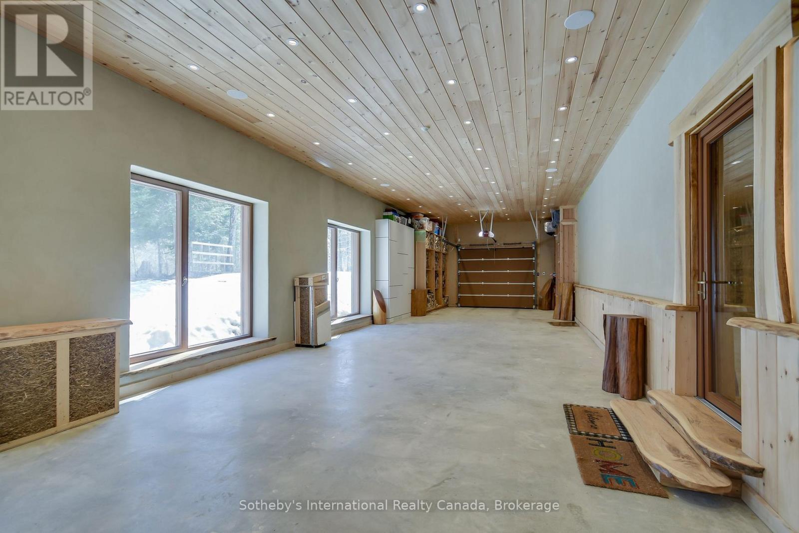 1739 Trapper'S Trail Road, Dysart Et Al (Dudley), ON - With Exterior