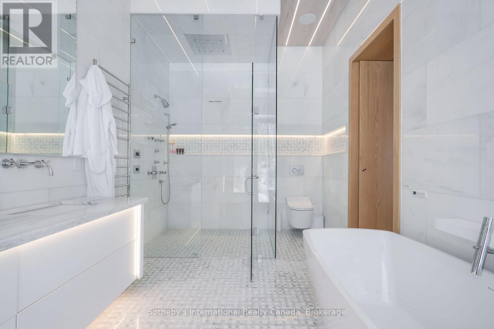 1739 Trapper'S Trail Road, Dysart Et Al (Dudley), ON - Indoor Photo Showing Bathroom