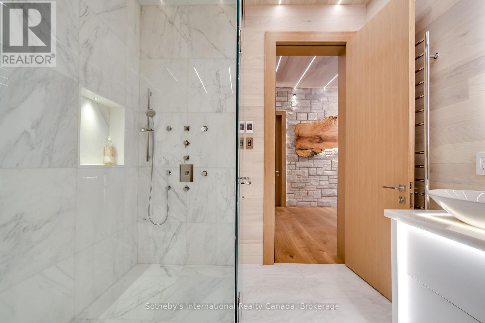 1739 Trapper'S Trail Road, Dysart Et Al (Dudley), ON - Indoor Photo Showing Bathroom