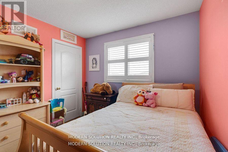 552 Wildgrass Road, Mississauga, ON - Indoor Photo Showing Bedroom