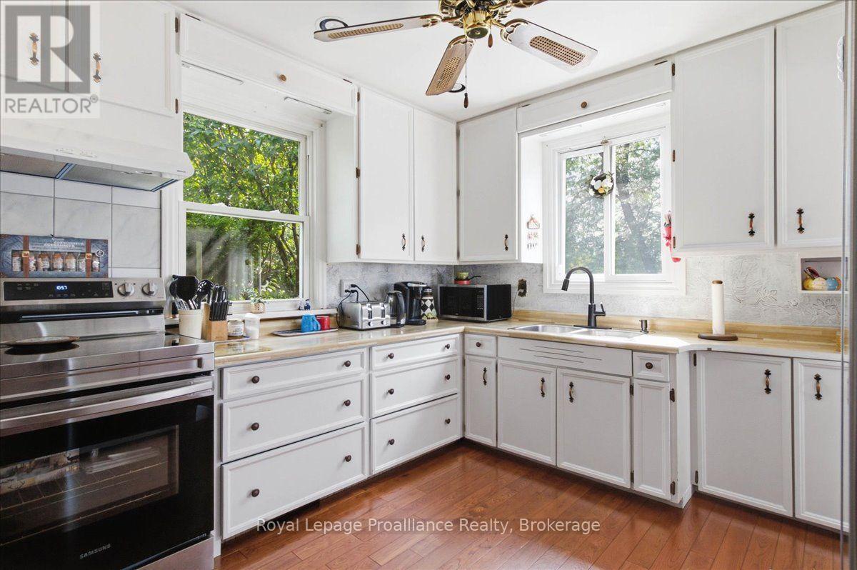 21 North Hastings Avenue, Marmora And Lake (Marmora Ward), ON - Indoor Photo Showing Kitchen