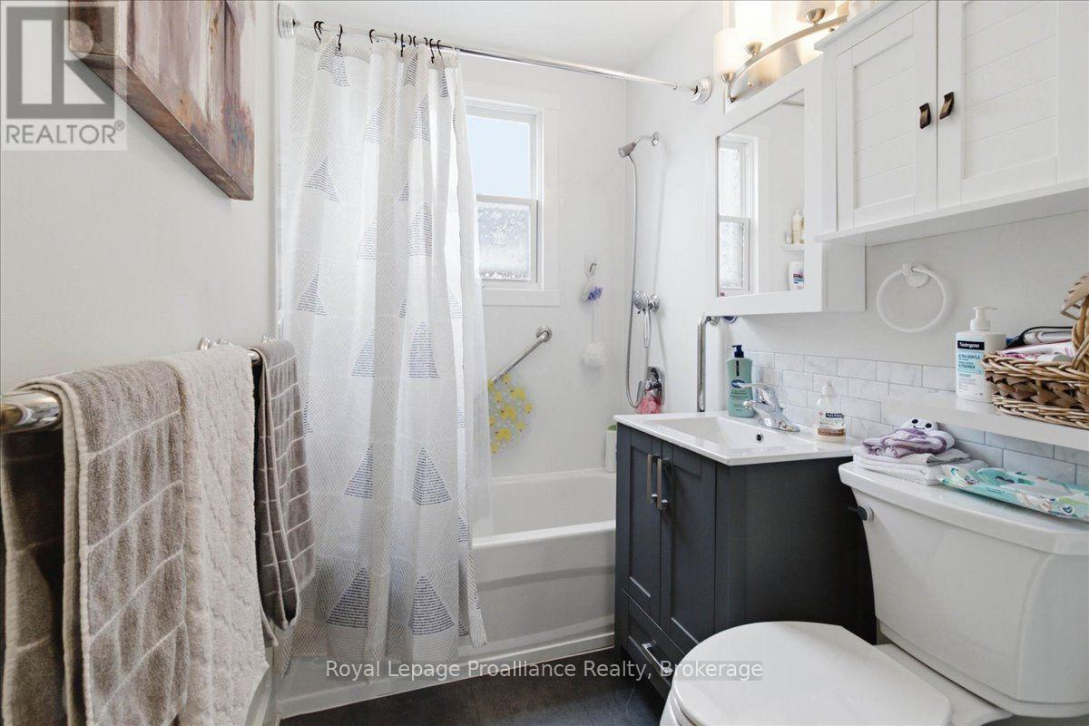 21 North Hastings Avenue, Marmora And Lake (Marmora Ward), ON - Indoor Photo Showing Bathroom