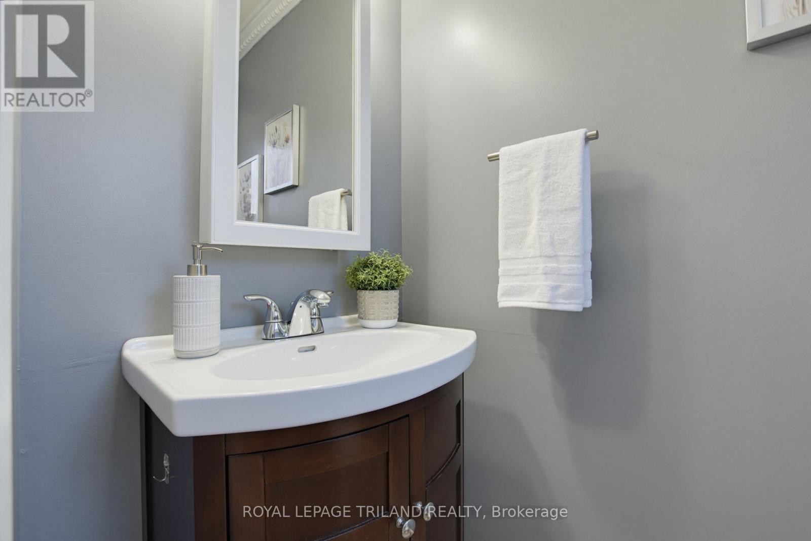 146 Golfdale Crescent, London South (South Q), ON - Indoor Photo Showing Bathroom