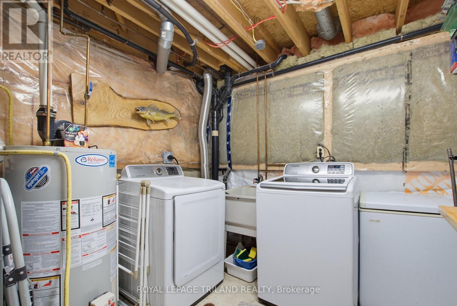 146 Golfdale Crescent, London South (South Q), ON - Indoor Photo Showing Laundry Room