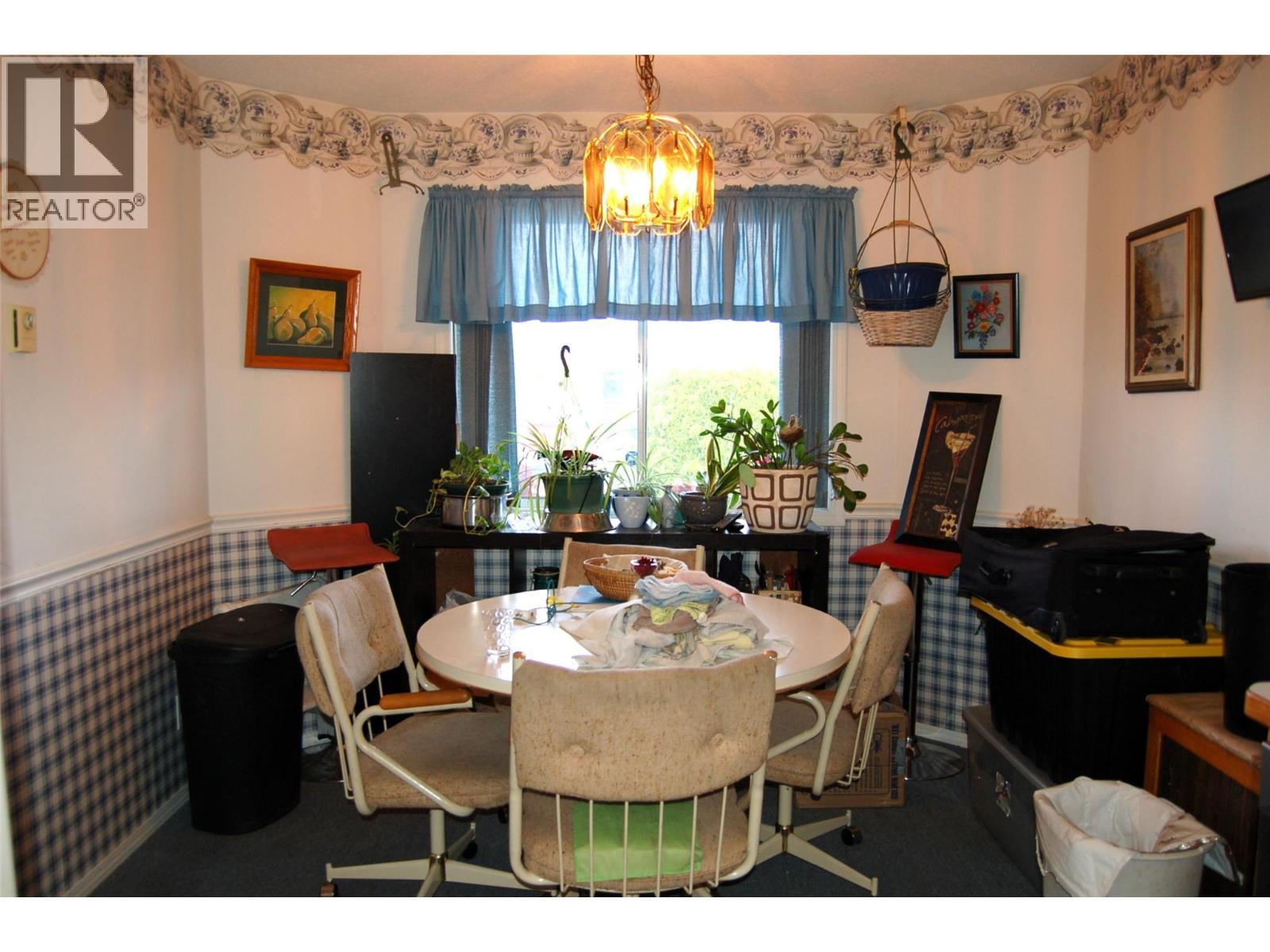 11110 Quinpool Road Unit# 2, Summerland, BC - Indoor Photo Showing Dining Room
