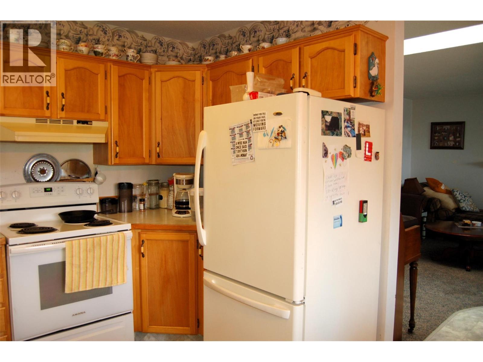 11110 Quinpool Road Unit# 2, Summerland, BC - Indoor Photo Showing Kitchen