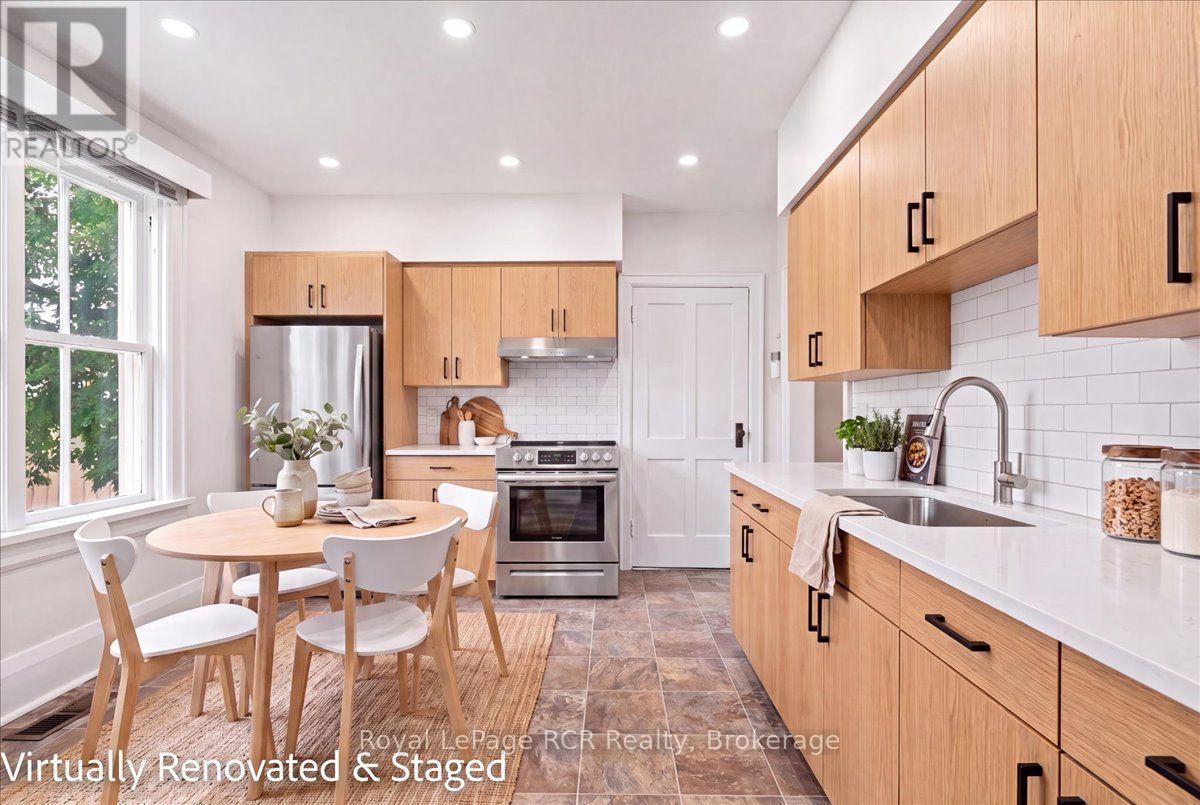 144 Davidson Avenue S, North Perth (Listowel), ON - Indoor Photo Showing Kitchen With Upgraded Kitchen