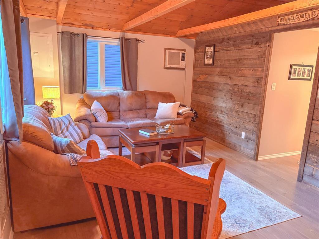 110 Spruce Street, Pelican Lake, MB - Indoor Photo Showing Living Room